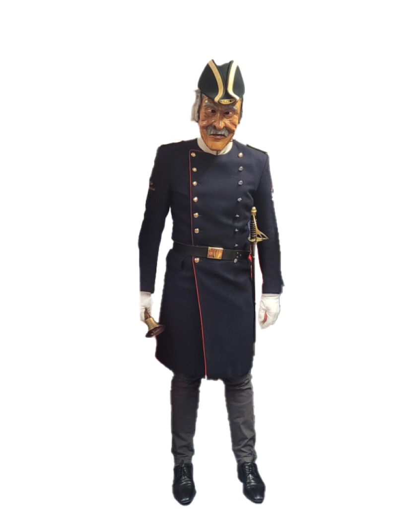 Person in dunkelblauer Uniform mit goldenen Knöpfen, weißer Handschuhen, Schärpe und Zweispitz-Hut, hält Degen in der rechten Hand.